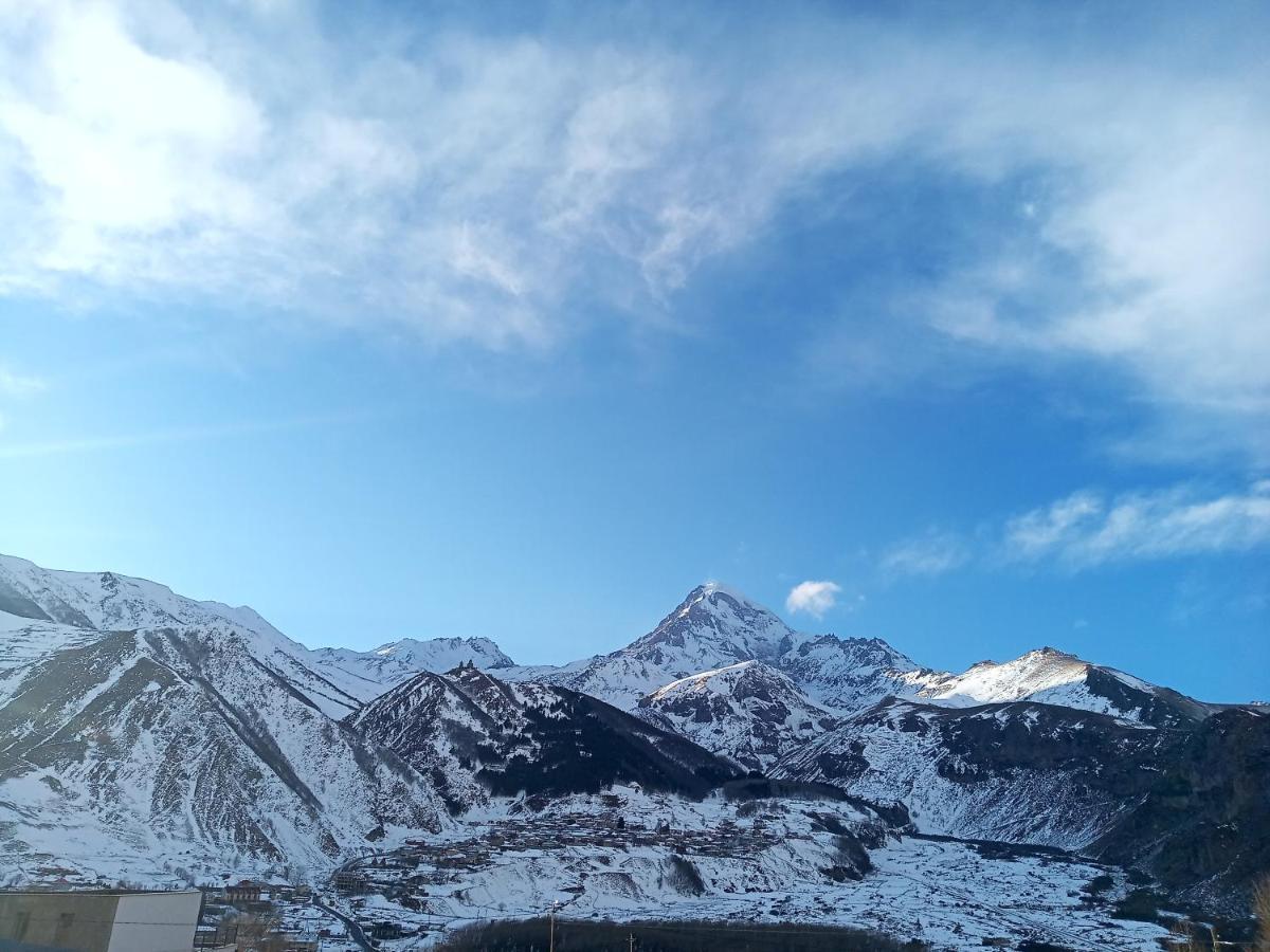 Guest House Sunset Kazbegi Esterno foto