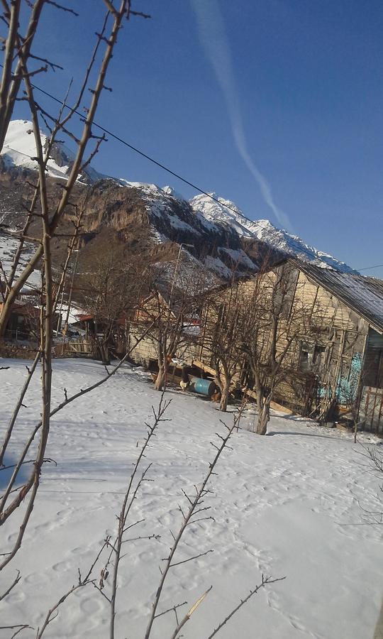 Guest House Sunset Kazbegi Esterno foto