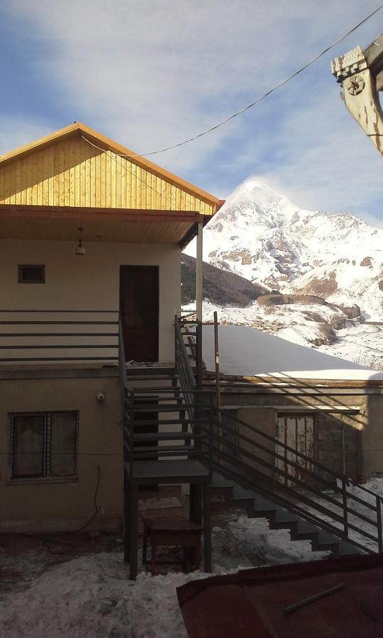 Guest House Sunset Kazbegi Esterno foto