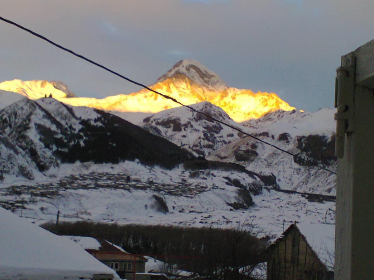 Guest House Sunset Kazbegi Esterno foto