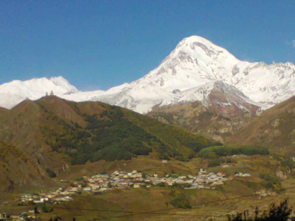 Guest House Sunset Kazbegi Esterno foto