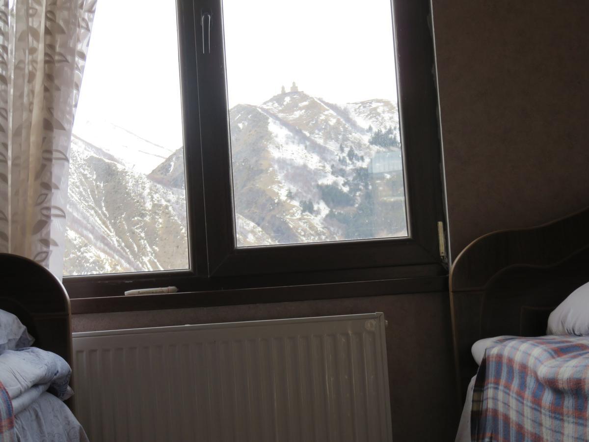 Guest House Sunset Kazbegi Esterno foto