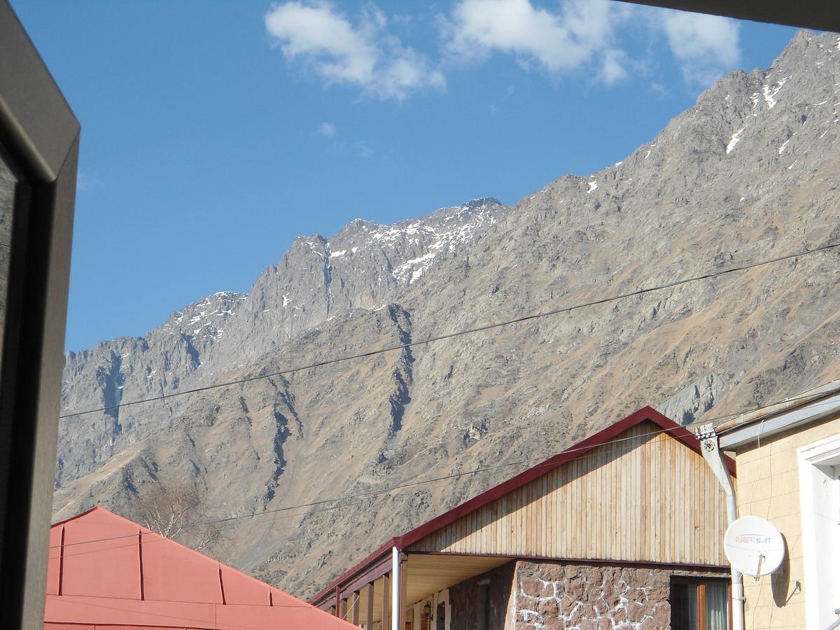 Guest House Sunset Kazbegi Esterno foto