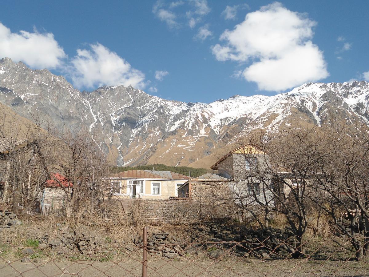 Guest House Sunset Kazbegi Esterno foto