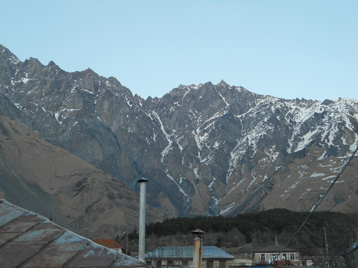 Guest House Sunset Kazbegi Esterno foto