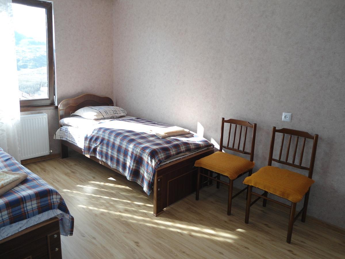Guest House Sunset Kazbegi Esterno foto