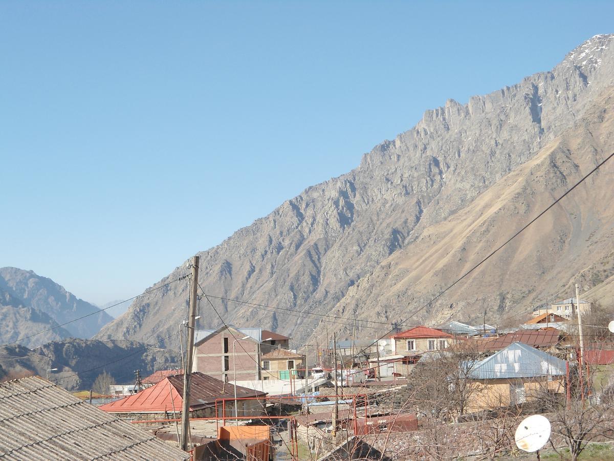 Guest House Sunset Kazbegi Esterno foto