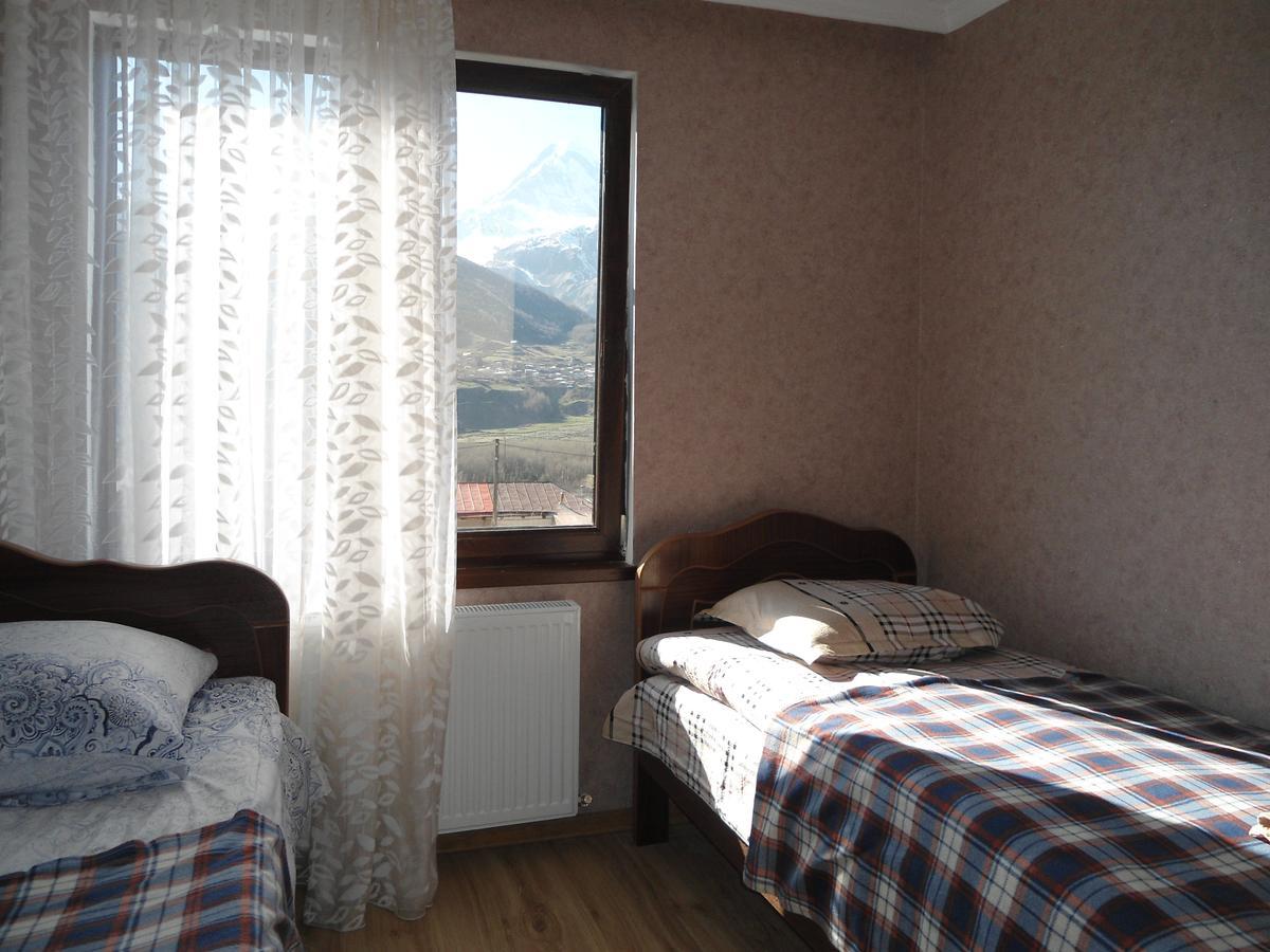 Guest House Sunset Kazbegi Esterno foto