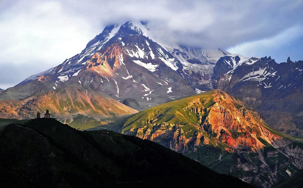 Guest House Sunset Kazbegi Esterno foto